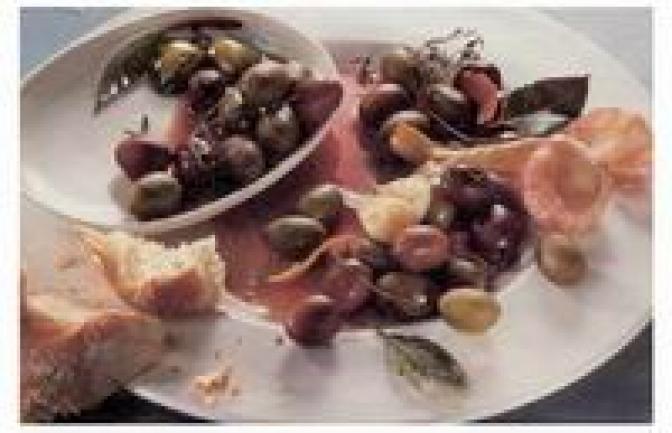 Eliés krasátes sto foúrno - Gebackene Wein-Kräuter-Oliven