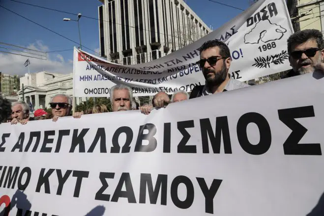 Unsere Fotos (© Eurokinissi) entstanden während einer Demonstration von Bewohnern der Inseln der Ostägäis in Athen.