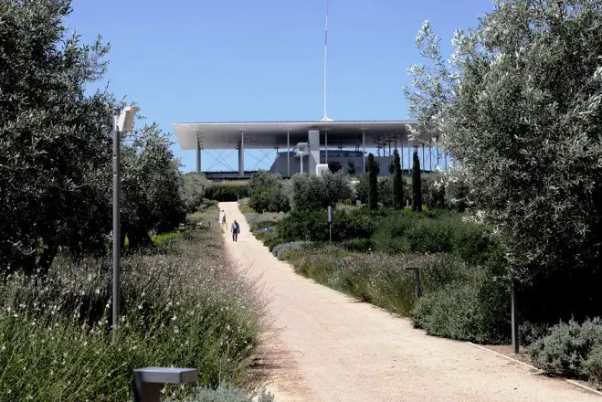 Foto (© Eurokinissi): Das Stavros Niarchos Kulturzentrum mit seiner Parkanlage.