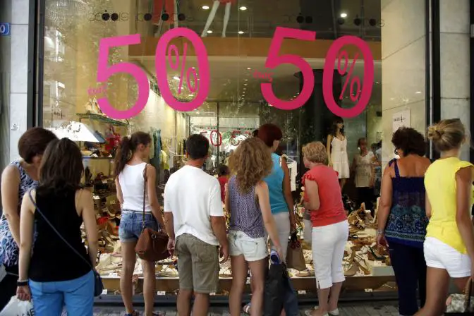 Sommerschlussverkauf lockt mit Preisnachlässen von bis zu 80 %