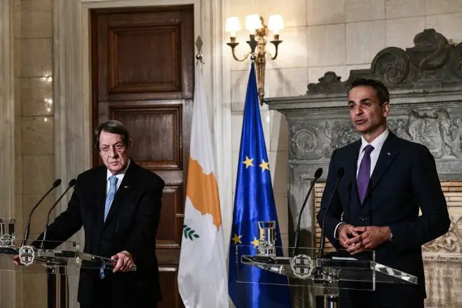 Unser Foto (© Eurokinissi) zeigt den griechischen Premierminister Kyriakos Mitsotakis (r.) und Zypernpräsident Nikos Anastasiadis.