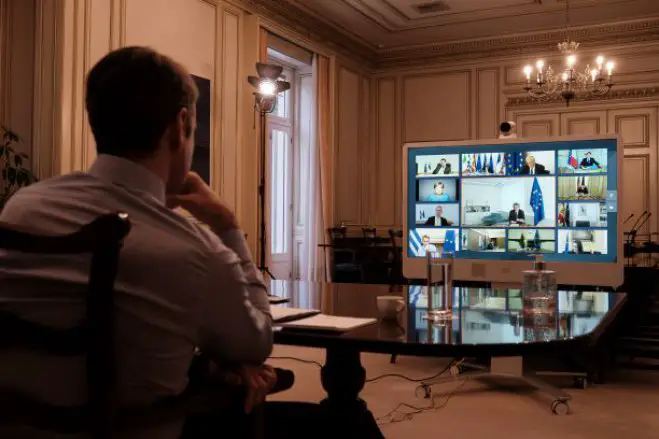 Unser Foto (© Eurokinissi) entstand am Donnerstag im Büro des Ministerpräsidenten in Athen.