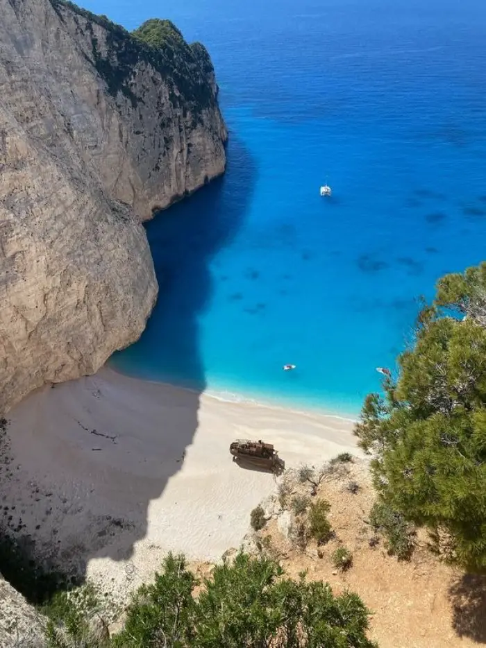 Strand mit Schiffswrack auf Zakynthos weiterhin gesperrt: Erdrutschgefahr