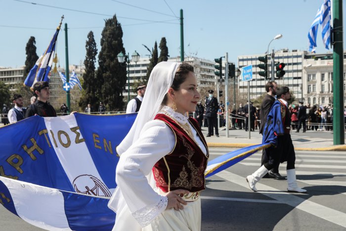 Unser Foto (© Eurokinissi) entstand während einer Parade zum Nationalfeiertag des 25. März in Athen.