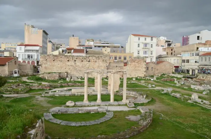 Sinkende Temperaturen und Regen über Hellas