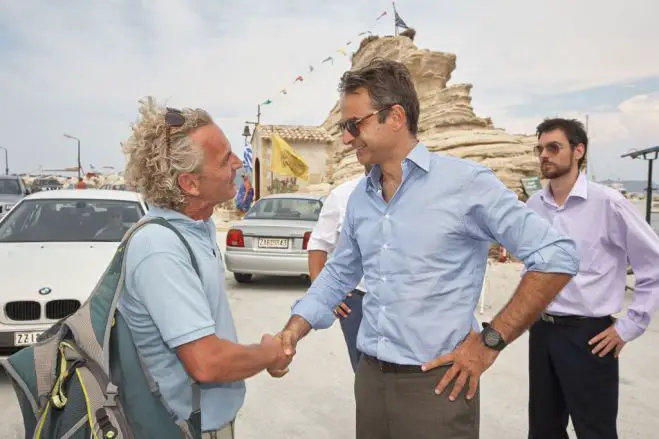 Unser Archivfoto (© Eurokinissi) entstand vor zwei Jahren während eines offiziellen Besuchs von ND-Chef Kyriakos Mitsotakis auf der Insel Zakynthos.