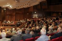 Unser Foto (© Eurokinissi) entstand am Montag während der Vollversammlung der Richter und Staatsanwälte in Athen.