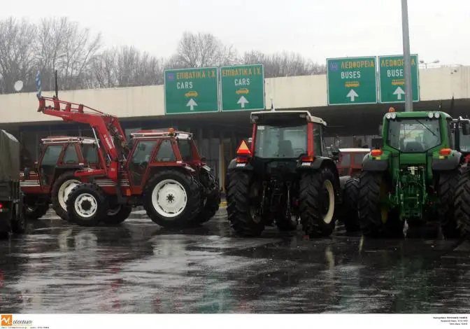 Bauern sperren weiterhin die Nationalstraßen