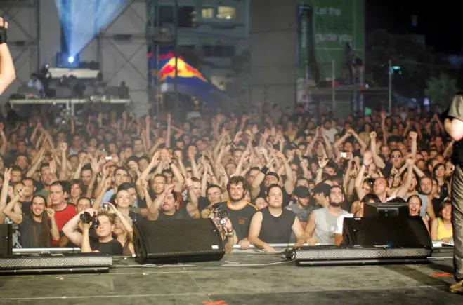 Unser Archivfoto (© Eurokinissi) entstand auf einem Konzert des SYNCH-Festival in Athen.