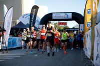 Foto (© https://rhodesmarathon.gr): Marathon auf der Sonneninsel 