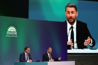 Unser Foto (© Eurokinissi) zeigt Oppositionschef Nikos Androulakis während seiner Rede bei der DETh.