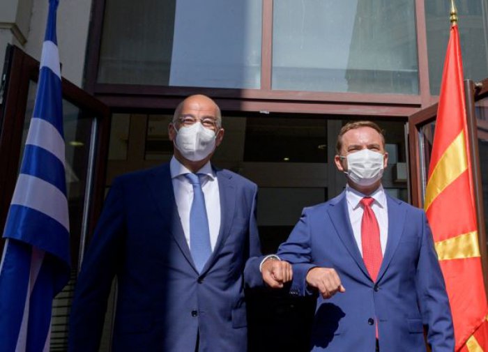 Unsere Fotos (© Eurokinissi) zeigen Außenminister Nikos Dendias während seines offiziellen Besuchs in Nordmazedonien.