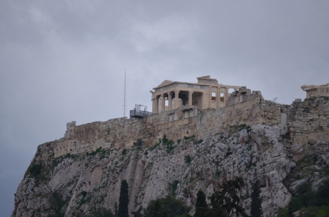 Dichte Wolkendecke und Regen über Griechenland