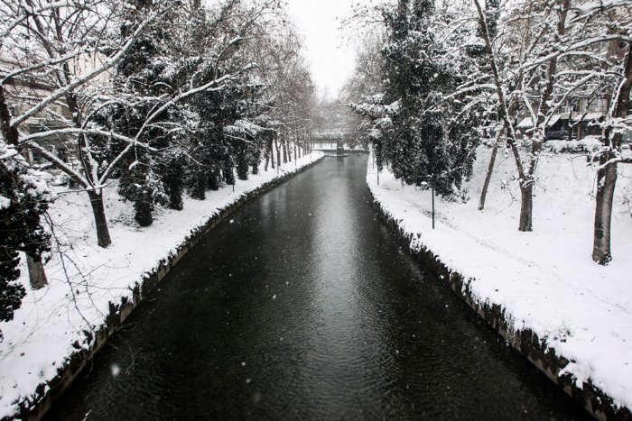 Foto (© Eurokinissi): Mit viel Schnee wachte heute die nordgriechische Stadt Trikala auf. 