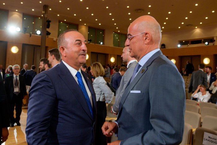 Unser Archivfoto (© Eurokinissi) entstand während eines Treffens zwischen Außenminister Nikos Dendias (r.) und seinem türkischen Amtskollegen Mevlüt Cavusoglou.