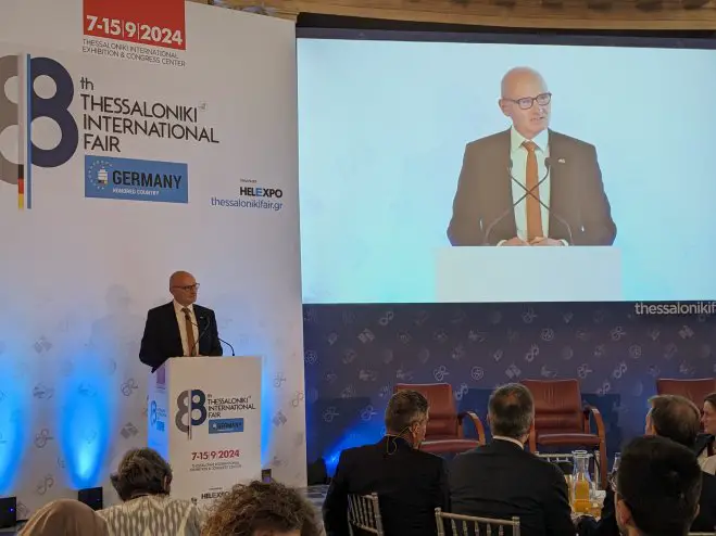 Unser Foto zeigt den deutschen Botschafter, Andreas Kindl, auf der Pressekonferenz zur 88. Internationalen Messe in Thessaloniki.