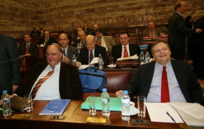 Debatte über private Universitäten beginnt unter Protesten von Professoren und Studenten