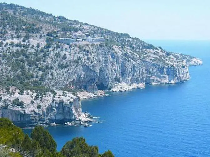 Geschichte und Kultur an wunderschönen Stränden