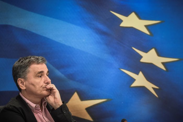 Unser Foto (© Eurokinissi) zeigt den Architekten der griechischen Finanzpolitik Evklidis Tsakalotos. Er hatte am Freitag (15.6.) in Athen eine Unterredung mit dem Vizepräsidenten des Europäischen Parlaments Valdis Dombrovskis.