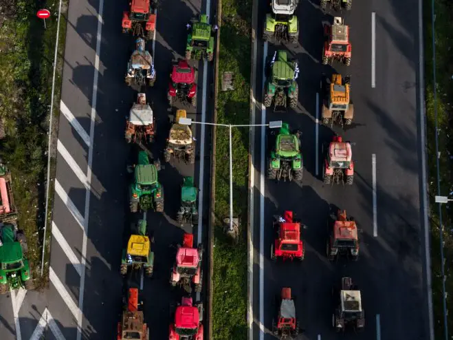 Unser Foto (© Eurokinissi) entstand am Dienstag (2.12.) auf der Nationalstraße in der Nähe von Larissa.