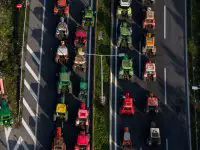 Unser Foto (© Eurokinissi) entstand am Dienstag (2.12.) auf der Nationalstraße in der Nähe von Larissa.