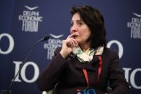 Unser Archivfoto (© Eurokinissi) zeigt Maria Damanaki auf dem Delphi Economic Forum im April 2025.