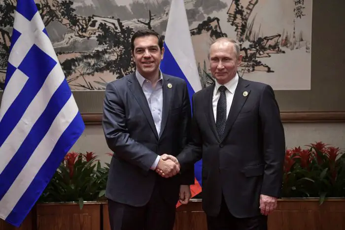 Unser Archivfoto (© Eurokinissi) ist am 14. Mai 2017 entstanden. Damals hatte der russische Präsident Wladimir Putin Athen einen offiziellen Besuch abgestattet. Links im Bild ist Griechenlands Ministerpräsident Alexis Tsipras.