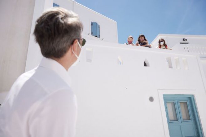 Unsere Fotos (© Eurokinissi) entstanden am Mittwoch (2.6.) während eines offiziellen Besuches von Premierminister Kyriakos Mitsotakis auf der Insel Astypalea.