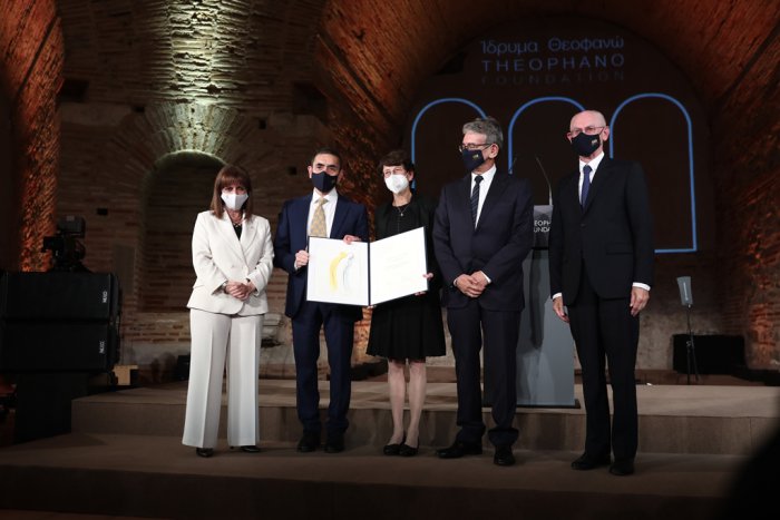 Foto (© Eurokinissi): Dr. Uğur Şahin und Dr. Özlem Türeci wurde der diesjährige Kaiserin-Theophano-Preis überreicht.
