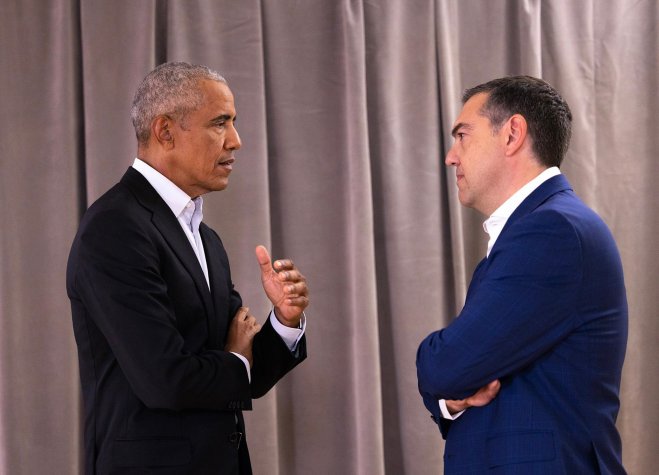 Unser Foto (© Eurokinissi) zeigt den früheren US-Präsidenten Barack Obama am Donnerstag (22.6.) im Gespräch mit dem griechischen Oppositionsführer Alexis Tsipras. 