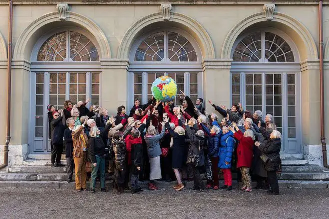 Foto (© Greenpeace): Die Klimaseniorinnen aus der Schweiz.