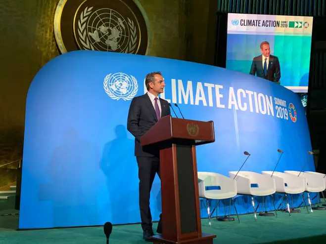 Unser Archivfoto (© Eurokinissi) zeigt Premierminister Kyriakos Mitsotakis während einer Klimakonferenz im Jahr 2019.