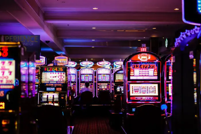Typische Glücksspiel-Automaten im Hotel und Casino 