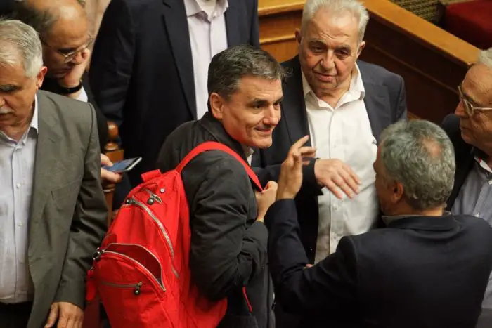 Griechenlands Parlament verabschiedet die „letzten Opfer“