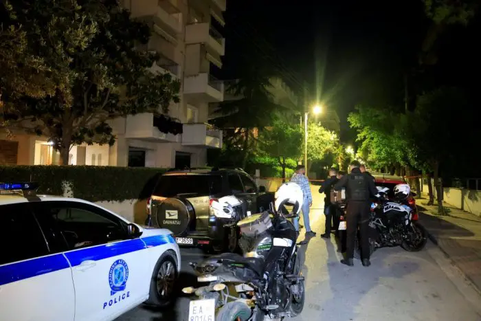 Unser Foto (© Eurokinissi) entstand Montagnacht (25.5.) im Athener Vorort Cholargos.