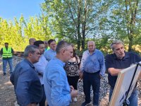 Unser Foto (© Ministerium für Infrastruktur und Verkehr) zeigt den Besuch der Bauarbeiten in Thessalien.