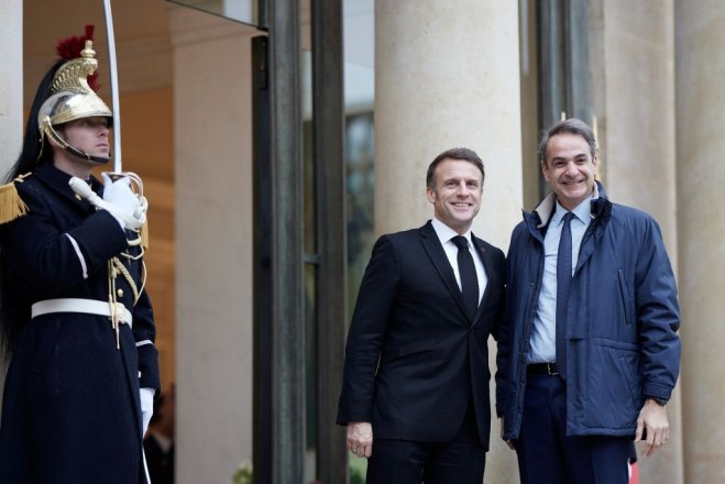 Unser Archivfoto (© Eurokinissi) entstand während eines früheren Treffens zwischen Premierminister Kyriakos Mitsotakis (r.) und dem französischen Präsidenten Emmanuel Macron.