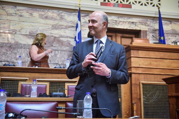 Unser Foto (© Eurokinissi) zeigt den EU-Wirtschafts- und Währungskommissar Pierre Moscovici am Dienstag im griechischen Parlament.