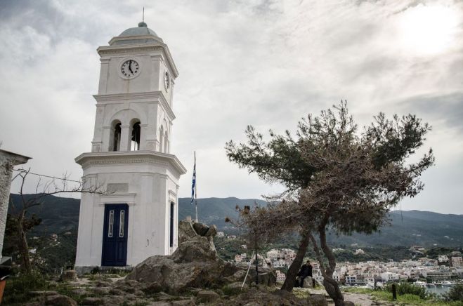 Das Foto von GZ-Leserin © Pia Bockermann zeigt den Uhrturm von Poros.