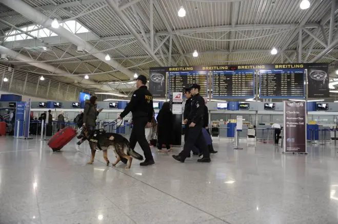 Unser Archivfoto (© Eurokinissi) entstand im Athener Flughafen „Eleftherios Venizelos“.