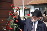 Archivbild (© Eurokinissi) zeigt eine Gedenkveranstaltung in der Stadt Thessaloniki im Jahr 2024, anlässlich der Deportation und Ermordung der jüdischen Bevölkerung Griechenlands.