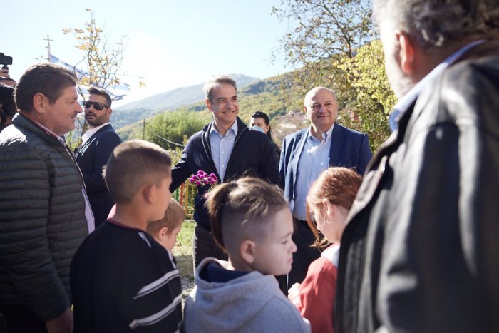 Unsere Fotos (© Pressebüro des Premierministers / Dimitris Papamitsos) entstanden während eines offiziellen Besuchs von Premier Mitsotakis in der Bergregion von Agrafa.