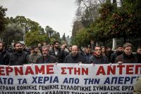  Unser Foto entstand am Mittwoch (10.1.2017) während einer Protestkundgebung der kommunistischen Gewerkschaft PAME vor dem Amtssitz des Ministerpräsidenten Alexis Tsipras in Athen. 