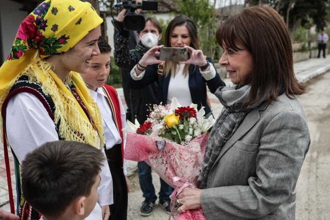 Unser Archivfoto (© Eurokinissi) zeigt Staatspräsidentin Katerina Sakellaropoulou in Rhodopi.
