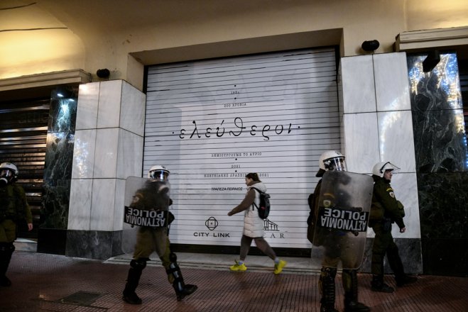 Unsere Fotos (© Eurokinissi) entstanden am Montag (6.12.) in Athen.