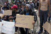 Trotz Bemühungen: Zahlreiche Flüchtlinge kampieren weiterhin im Hafen von Piräus