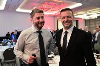 Unser Archivfoto (© Eurokinissi) zeigt PASOK-Chef Nikos Androulakis und den Bürgermeister der Stadt Athen Charis Doukas.