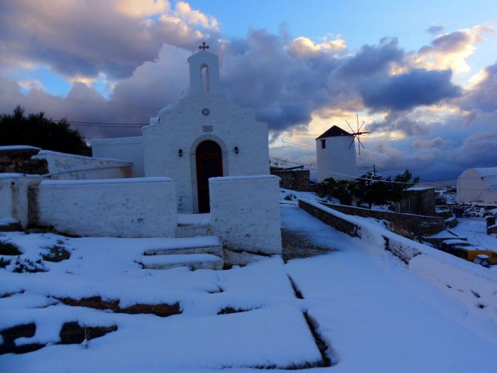 Schneefälle in Griechenland: eingeschneite Dörfer auf Kreta