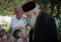 Unsere Fotos (© Eurokinssi) zeigen Erzbischof Hieronymos während einer Veranstaltung zum Schutz der Umwelt am Dienstag dieser Woche (5.6.).