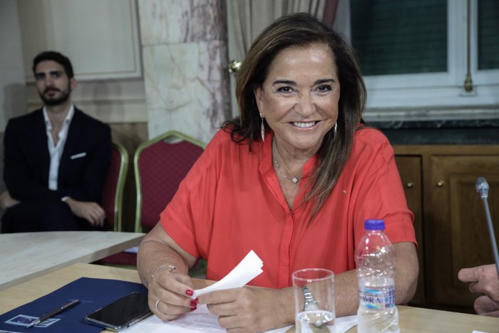 Unser Archivfoto (© Eurokinissi) zeigt die frühere Außenministerin Dora Bakojanni, die auf dem 5. Thessaloniki Summit unmissverständlich Position gegen Donald Trump bezog.